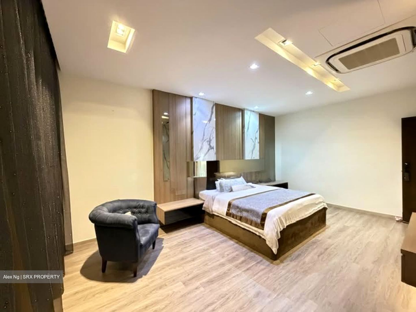 Upper Changi Road (D16), Detached #585662751